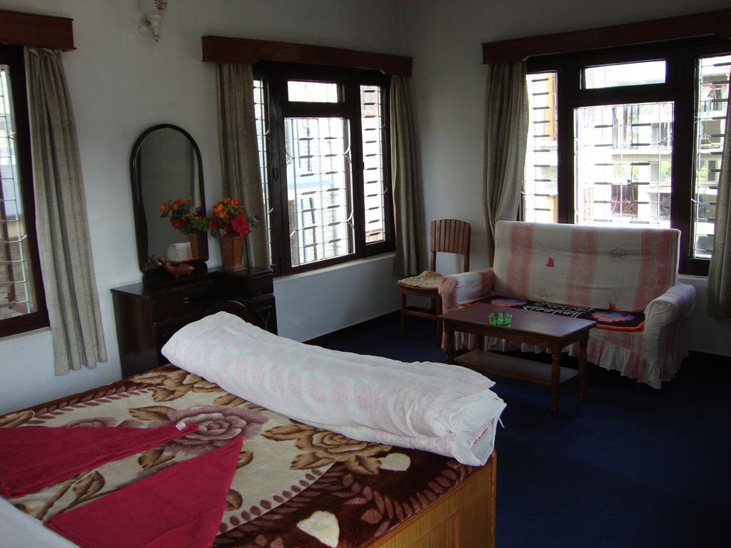 New Summit Guest House Pokhara Bilik gambar